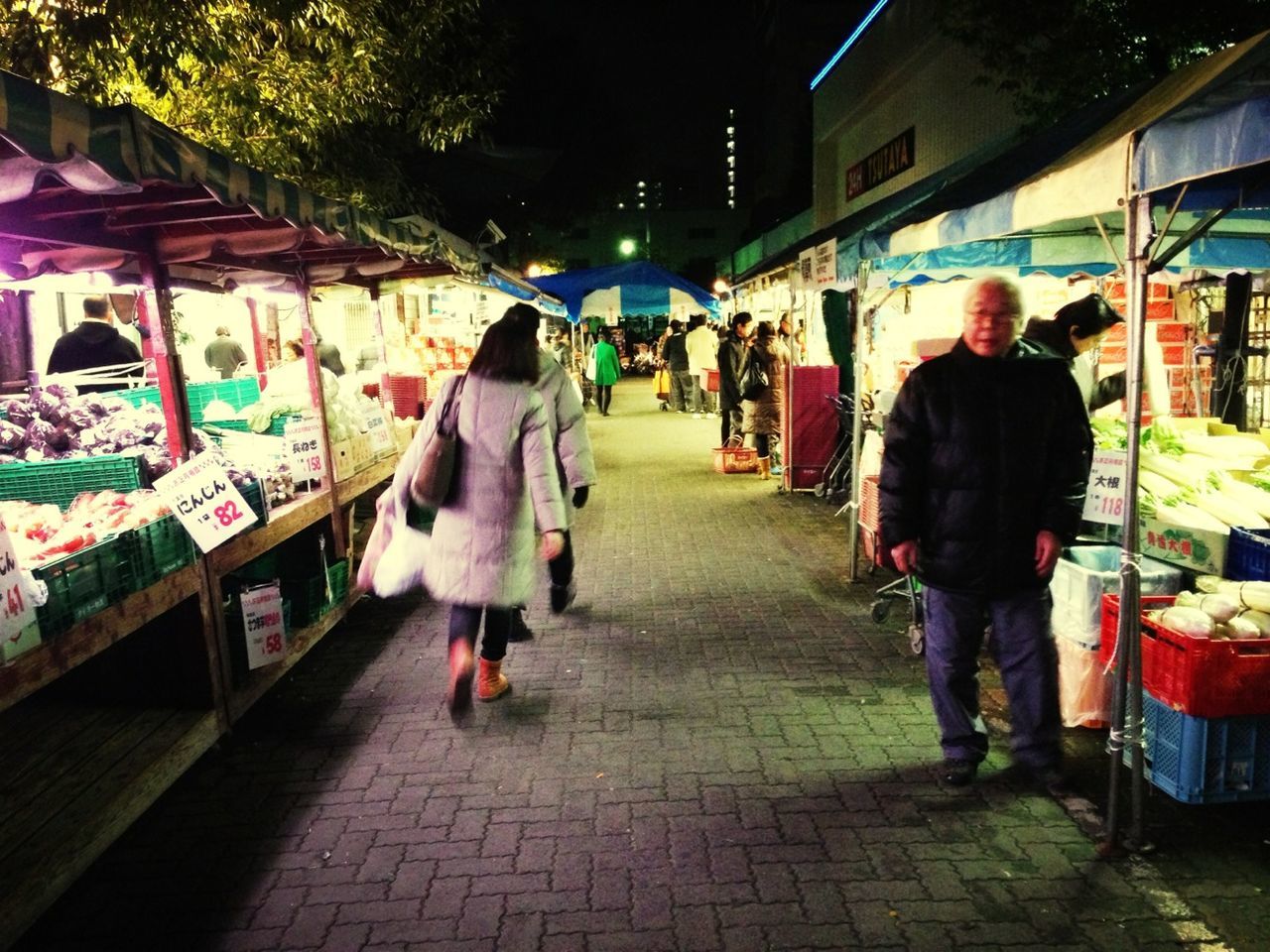 full length, lifestyles, rear view, men, walking, person, building exterior, city life, city, casual clothing, leisure activity, street, built structure, architecture, togetherness, the way forward, sidewalk, night