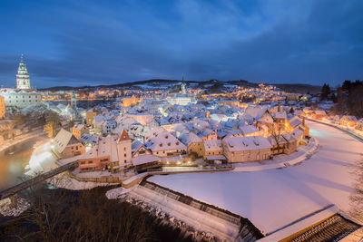 Winter view old town of cesky krumlov and church in cesky krumlov, czech republic