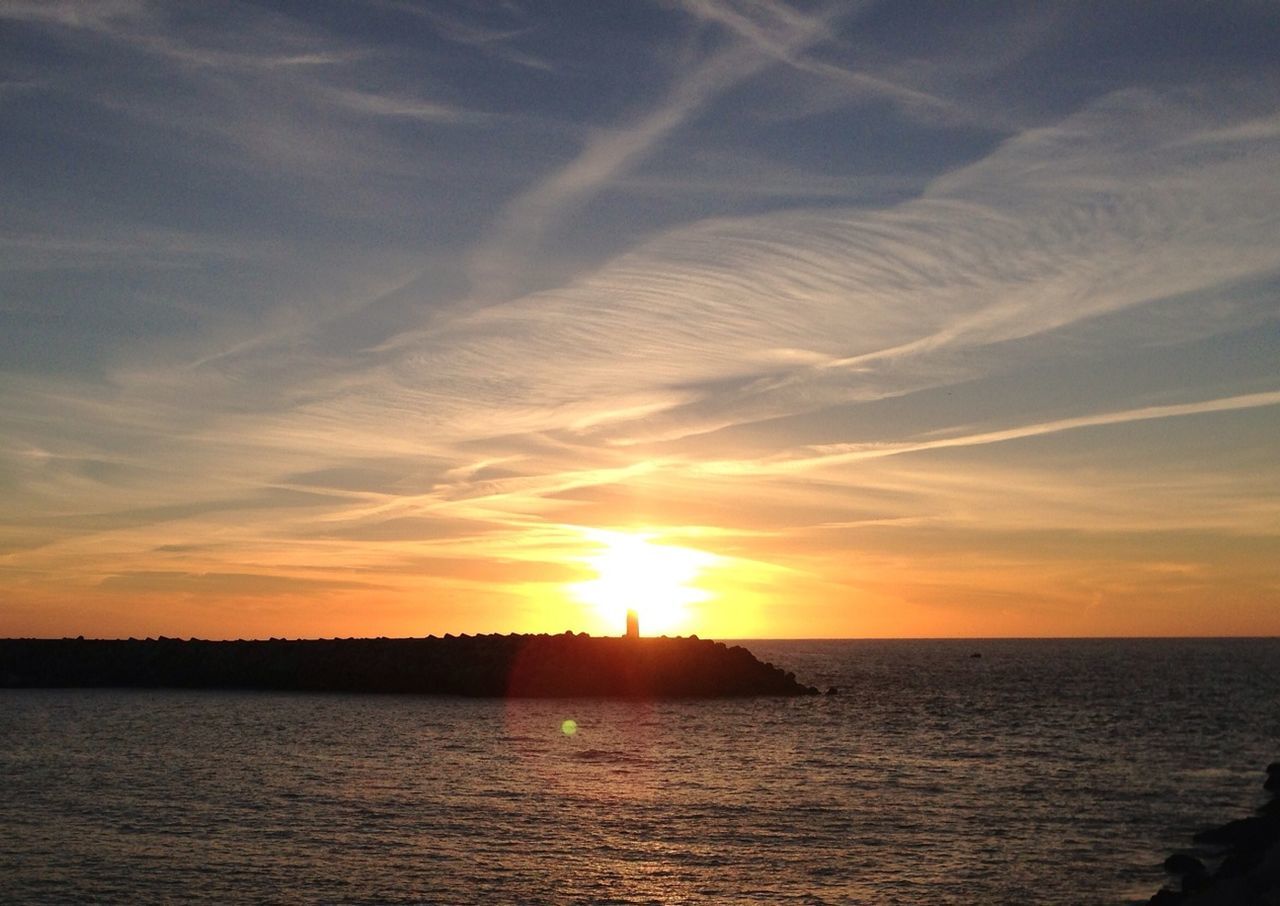 sunset, sun, sea, water, scenics, tranquil scene, waterfront, tranquility, sky, beauty in nature, horizon over water, orange color, idyllic, sunlight, nature, sunbeam, silhouette, rippled, cloud, cloud - sky