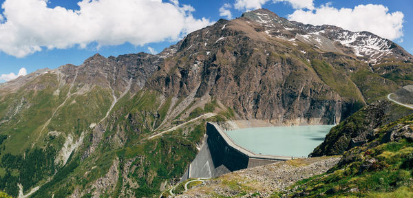 Panoramic view of dam and mountains against sky