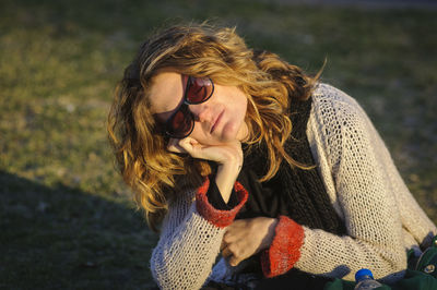 Portrait of young woman sitting on field