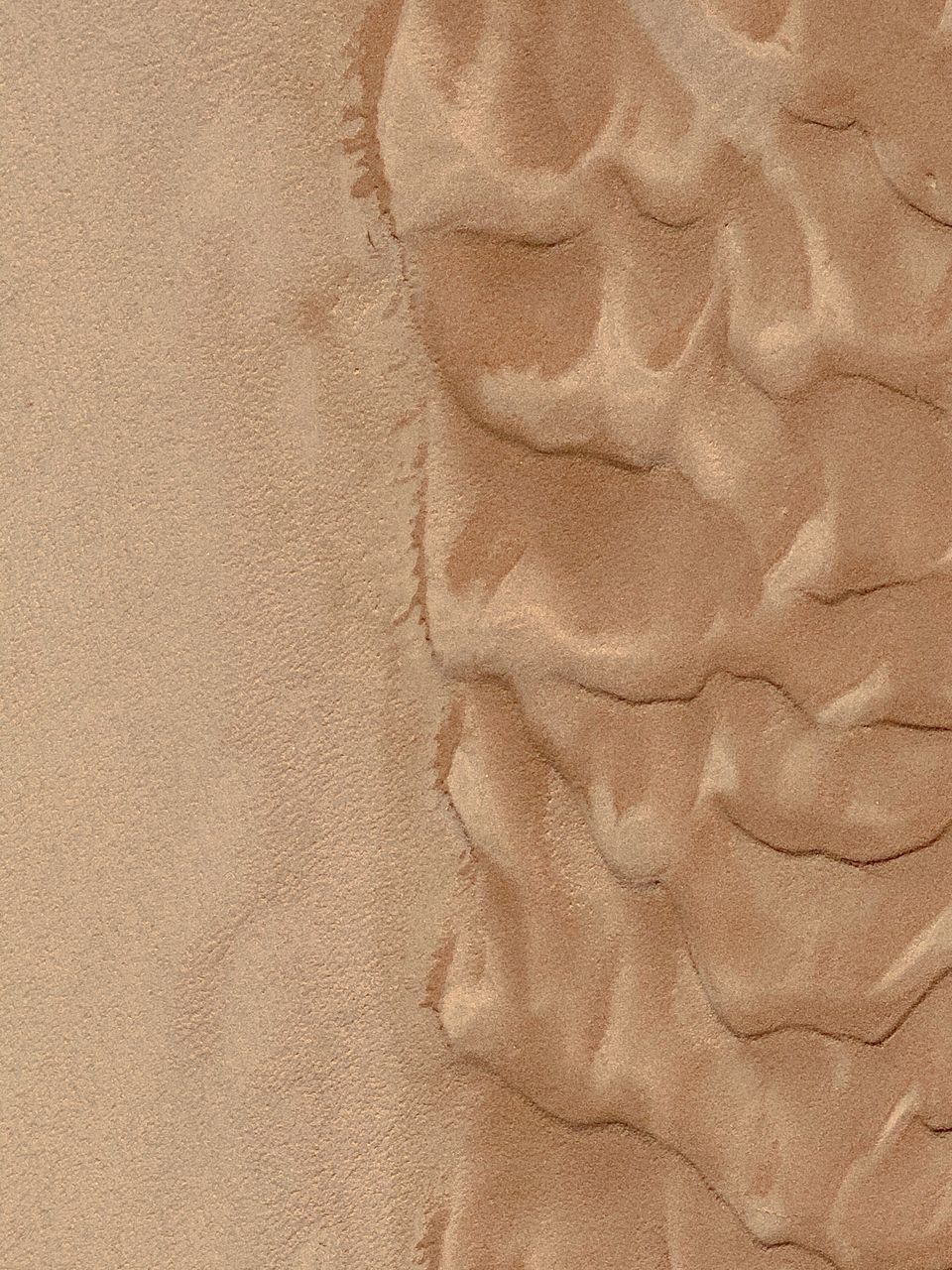 FULL FRAME SHOT OF SAND ON WALL