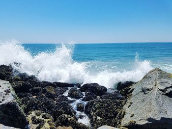 Waves splashing on rocks