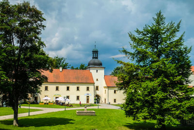 View of temple building against cloudy sky