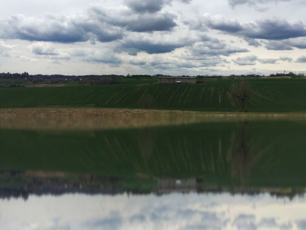 SCENIC VIEW OF AGRICULTURAL LANDSCAPE AGAINST SKY