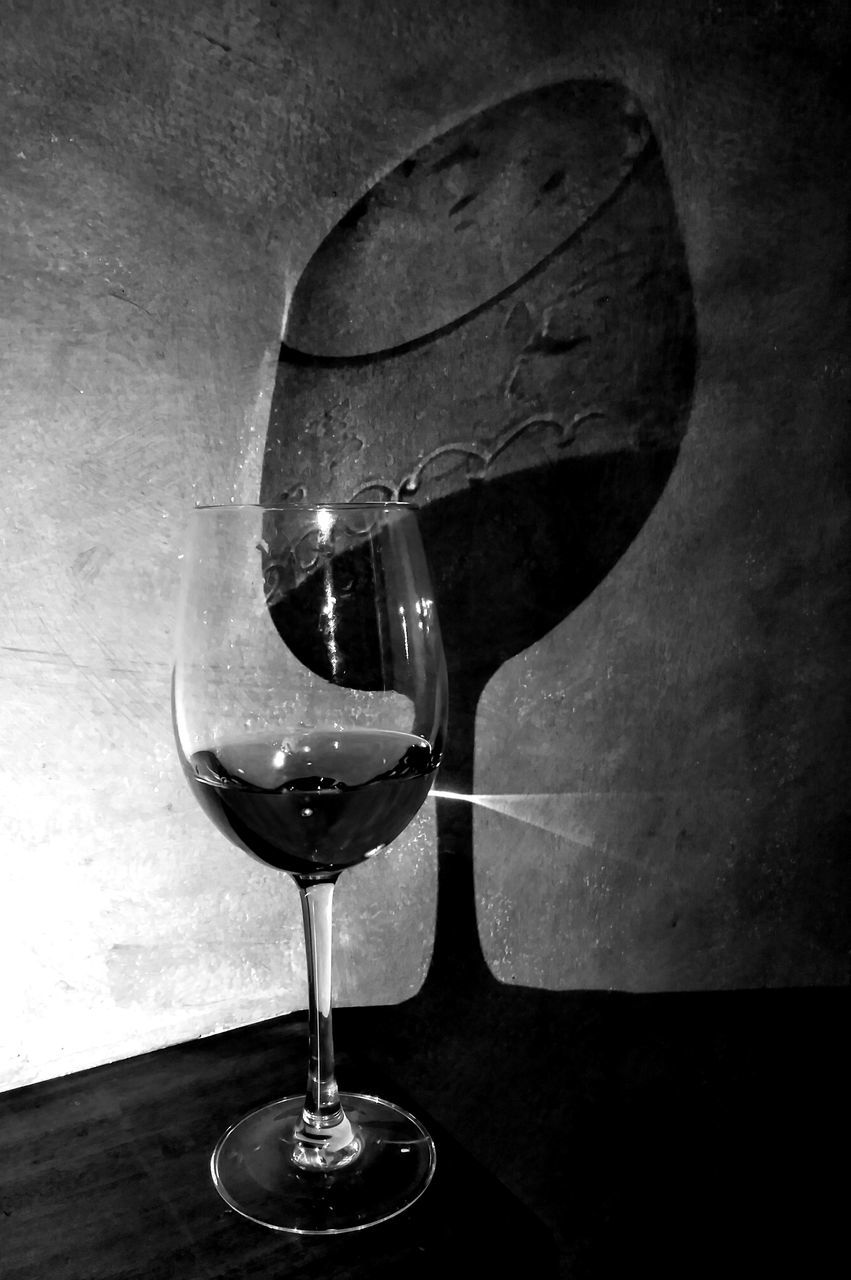 Wine time - - - Wine Wineglass Wine moments Bkackandwhite Puntidivista Black And White Black & White Blackandwhite Photography Shadow Light And Shadow Shadowshot Blackandwhite