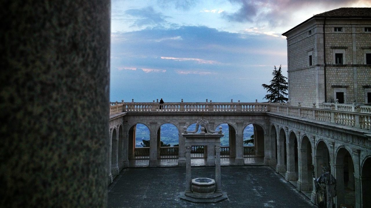 VIEW OF BUILT STRUCTURE AGAINST CLOUDY SKY