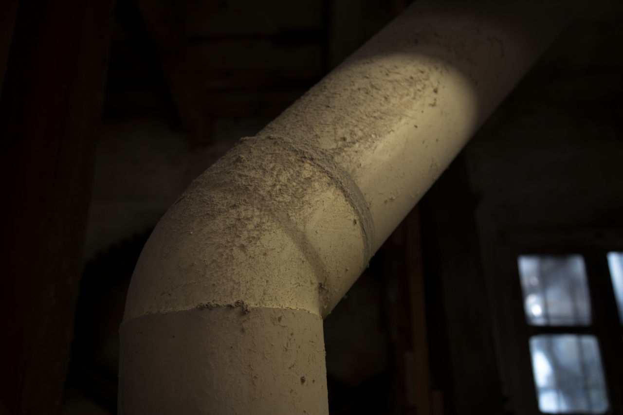 LOW ANGLE VIEW OF RUSTY PIPE