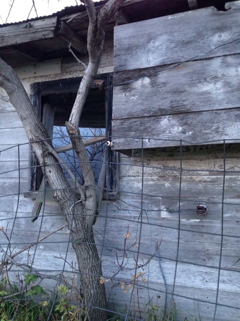 ABANDONED STRUCTURE AGAINST SKY