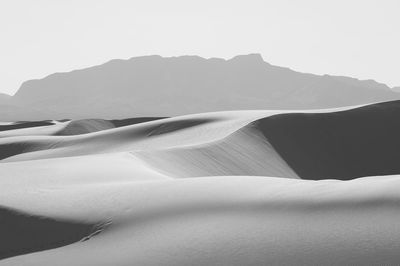 Black and white photo of the sand dunes in white sands national park