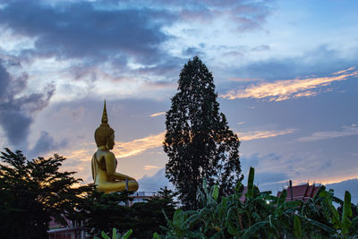 Statue of building against sky