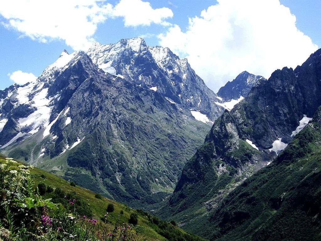 LOW ANGLE VIEW OF MOUNTAIN AGAINST SKY