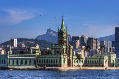 Sea against ilha fiscal and buildings in city