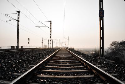 Railroad tracks vanishing point against sky