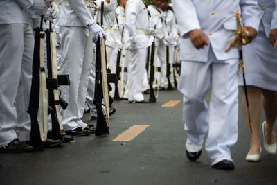 Marine soldiers are seen with rifles during the brazilian independence parade 