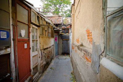Narrow alley in alley