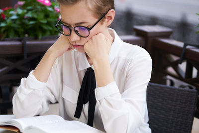 Student studying at cafe