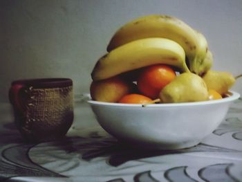 Close-up of apples in bowl