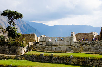 Old ruins at machu picchu against sky