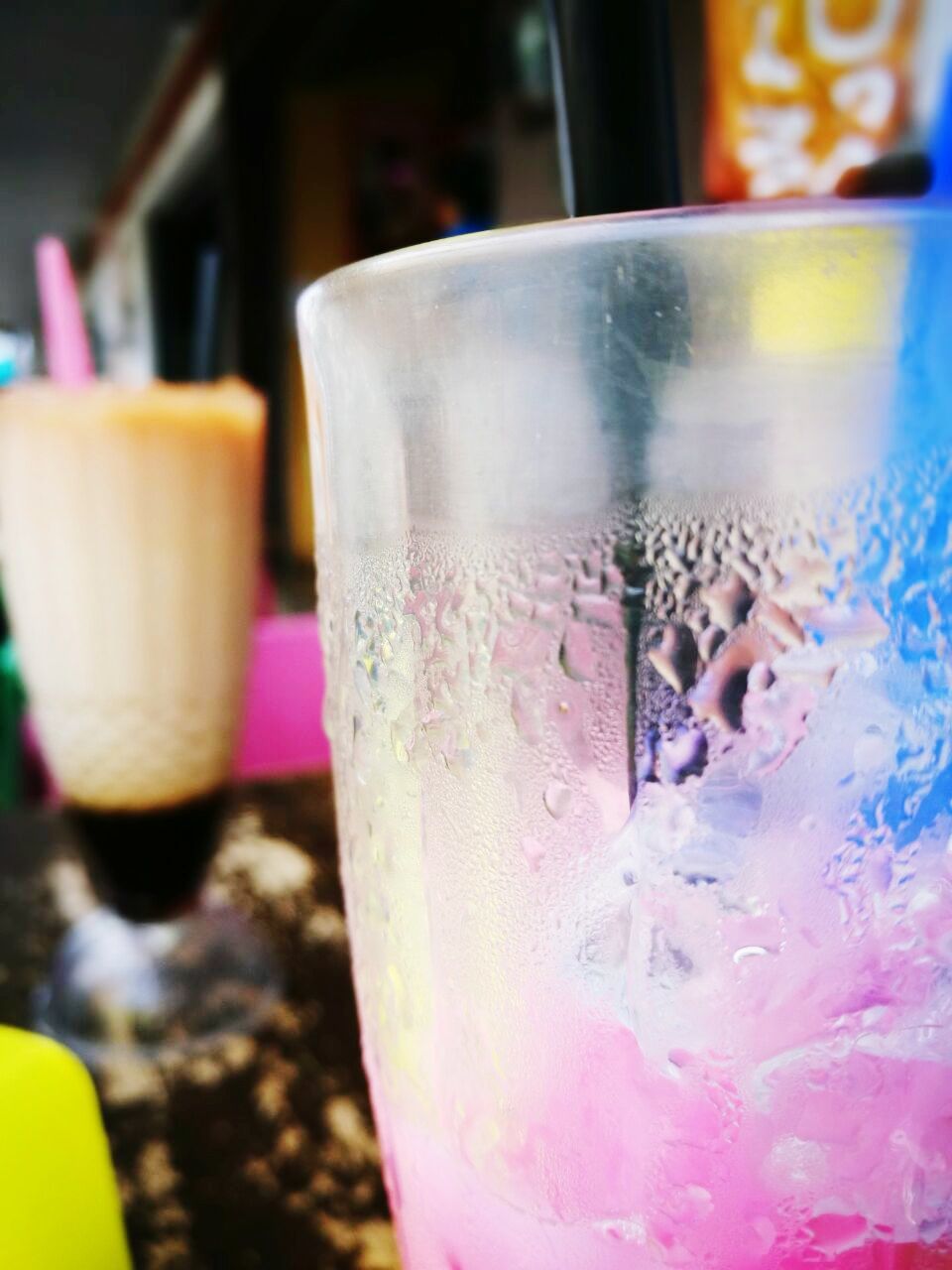 drink, drinking glass, refreshment, focus on foreground, drinking straw, carbonated, food and drink, indoors, bubble, table, no people, close-up, cold temperature, freshness, tonic water, day