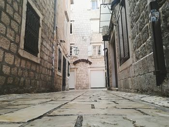 Narrow alley amidst buildings in city