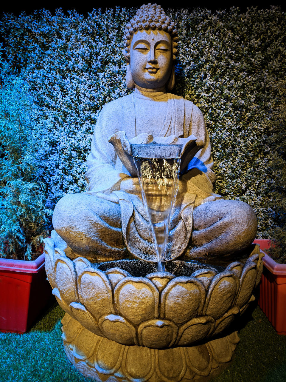 SCULPTURE OF BUDDHA STATUE OUTDOORS