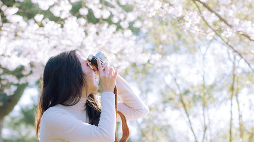 Side view of woman looking away