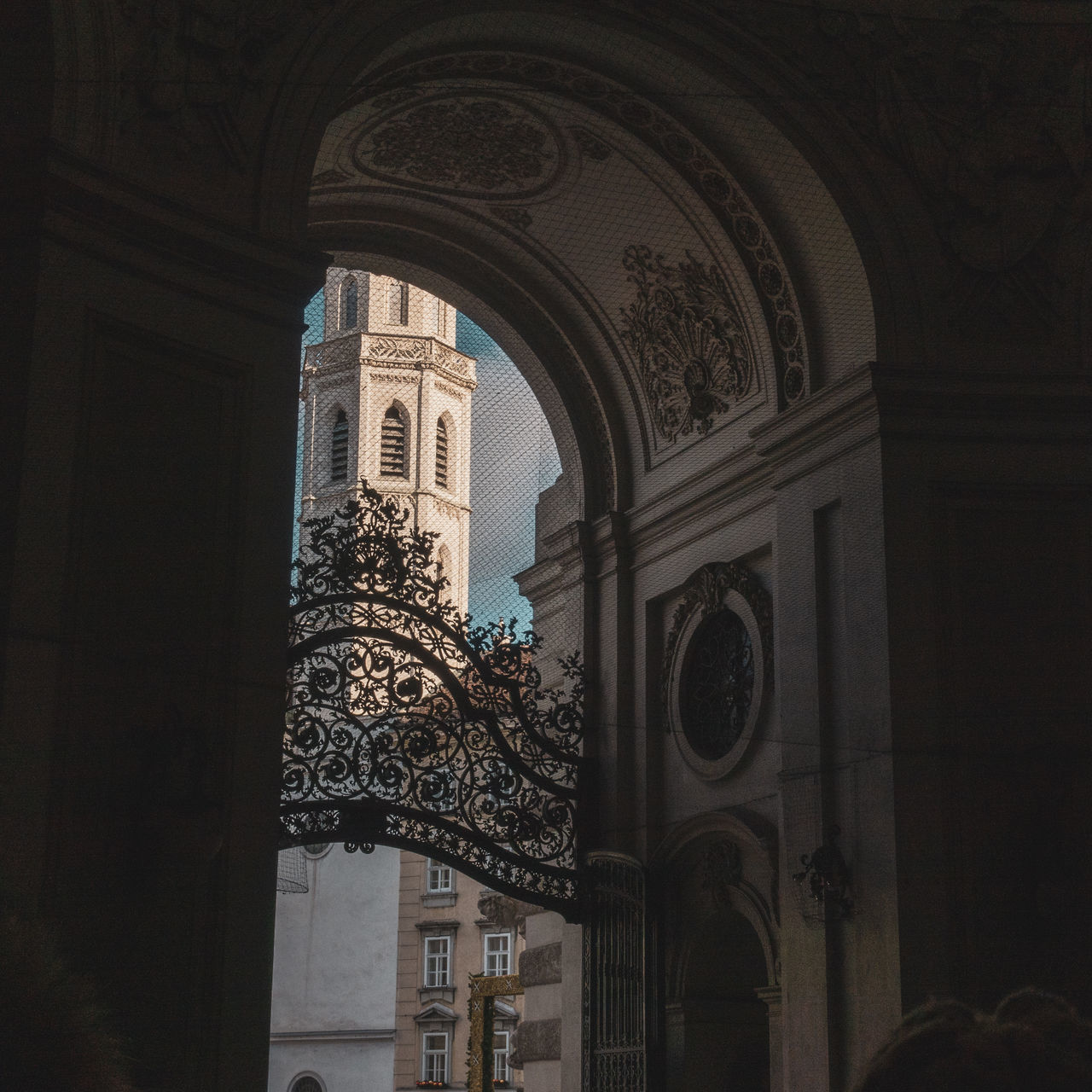 LOW ANGLE VIEW OF ORNATE BUILDING