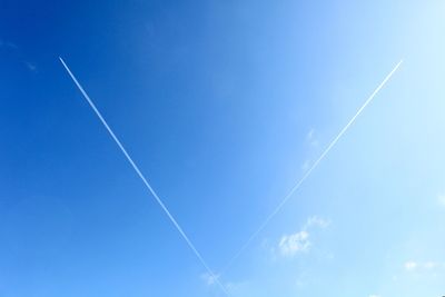 Low angle view of vapor trail in sky