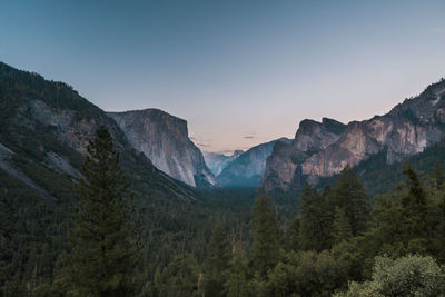 A view of tunnel view, yosemite national park. this photo was taken in july 2022.