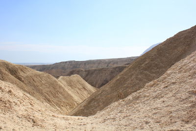 Rock formations at wadi og against sky