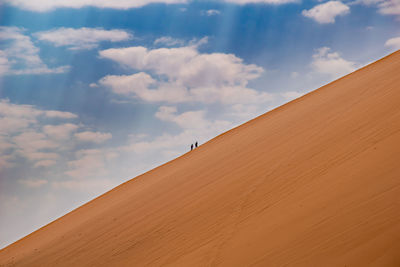 Climbing the biggest sand dune of the world, big daddy