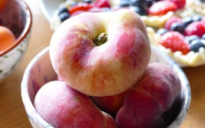 Fresh peaches in a bowl 