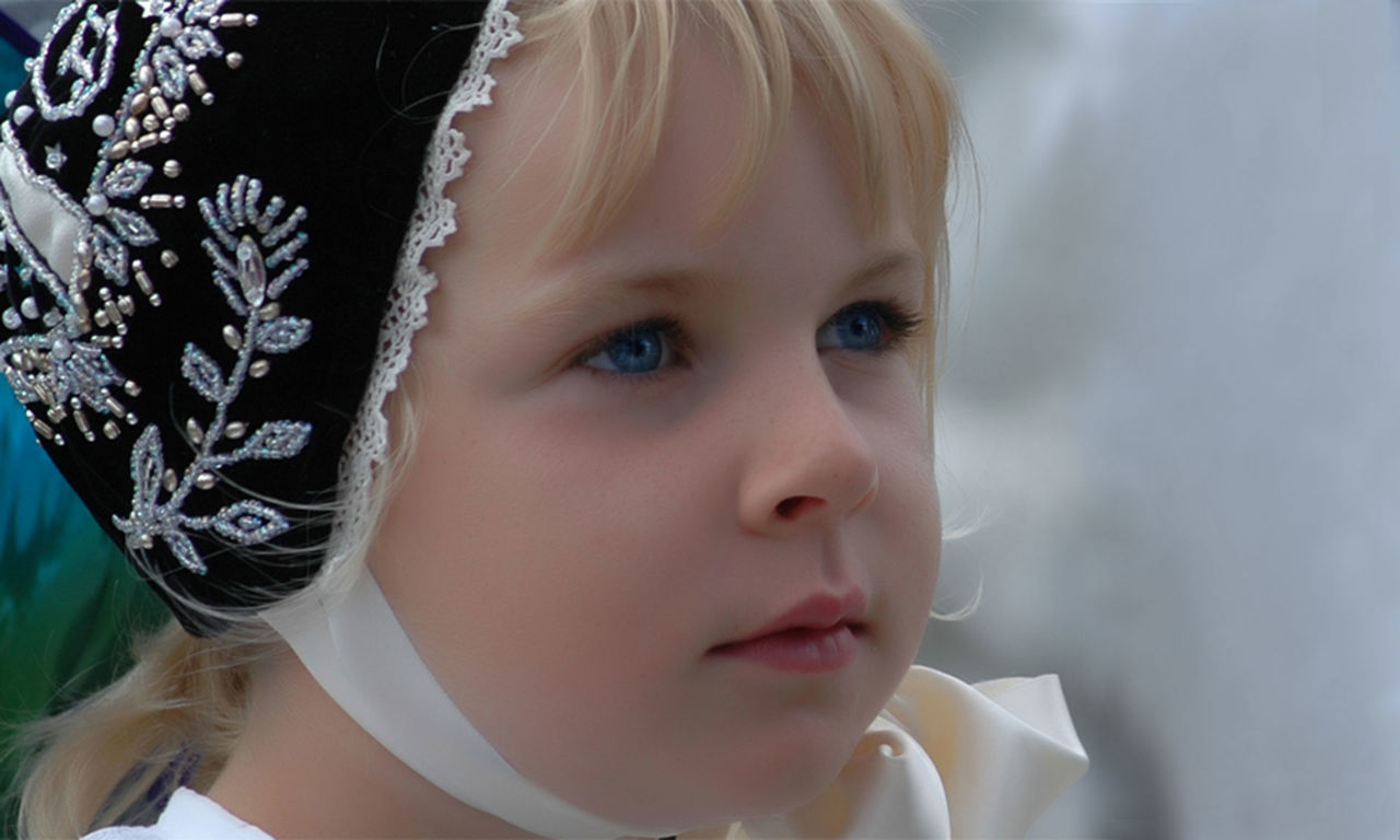 headshot, blond hair, portrait, blue eyes, close-up, one person, looking at camera, childhood, real people, people, day, human body part, indoors