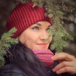 Close-up portrait of young woman wearing hat