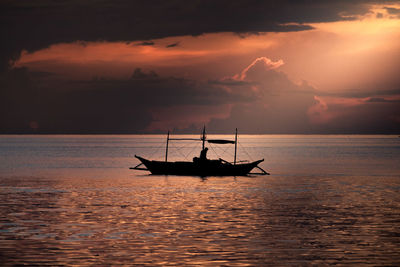 Sun rays illuminating the boat like a spotlight