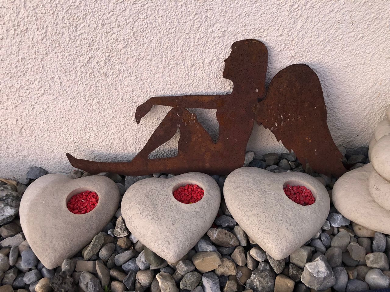 HIGH ANGLE VIEW OF HEART SHAPE ON PEBBLES