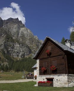 A hut in the italians alps 