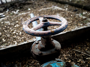 Close-up of rusty metal chain