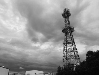 Low angle view of cloudy sky