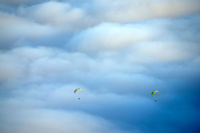 People paragliding over el teide national park