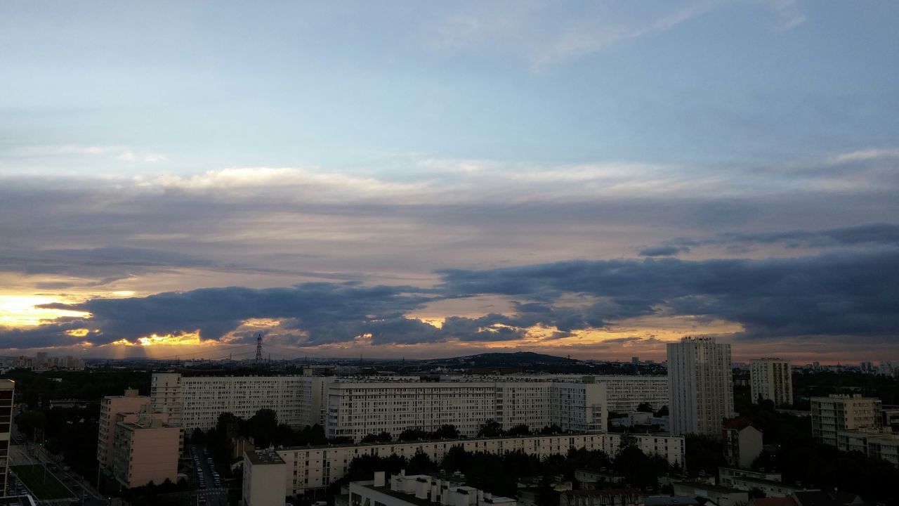 architecture, building exterior, cityscape, city, built structure, sky, crowded, high angle view, cloud - sky, residential district, aerial view, sunset, skyscraper, residential building, city life, cloudy, cloud, residential structure, modern, outdoors