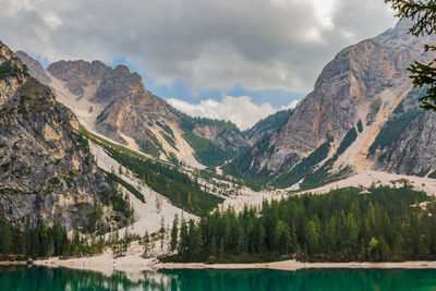 Panoramic view of lake and mountains against sky