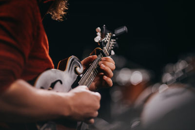 Man playing mandolin