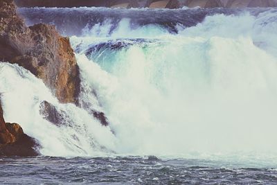 Waves splashing on rocks