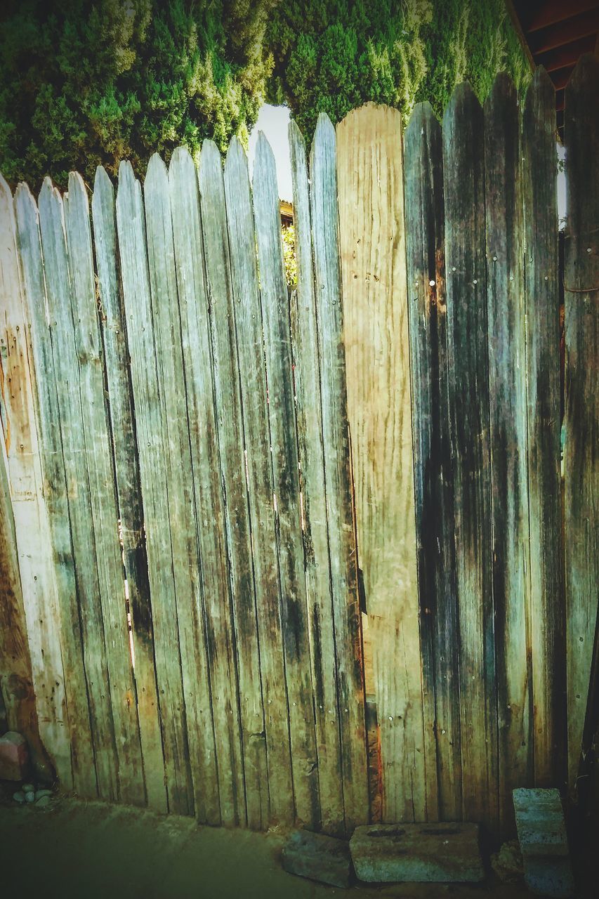 CLOSE-UP OF OLD WOODEN FENCE AGAINST WALL