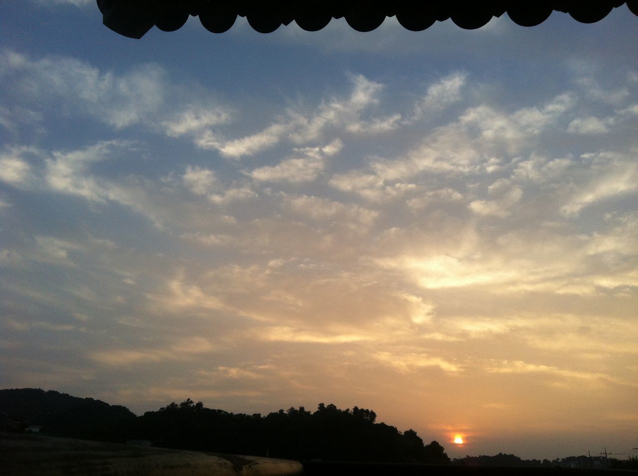 sunset, silhouette, sky, tranquil scene, scenics, beauty in nature, tranquility, cloud - sky, sun, nature, cloud, idyllic, orange color, landscape, sunlight, cloudy, dramatic sky, outdoors, sunbeam, moody sky