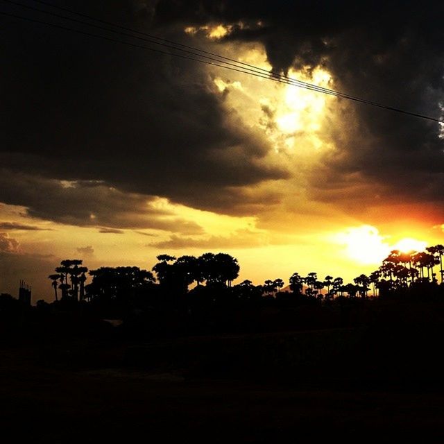 sunset, silhouette, sky, cloud - sky, tree, scenics, orange color, beauty in nature, tranquil scene, tranquility, landscape, nature, dramatic sky, idyllic, dark, cloud, cloudy, dusk, outdoors, moody sky