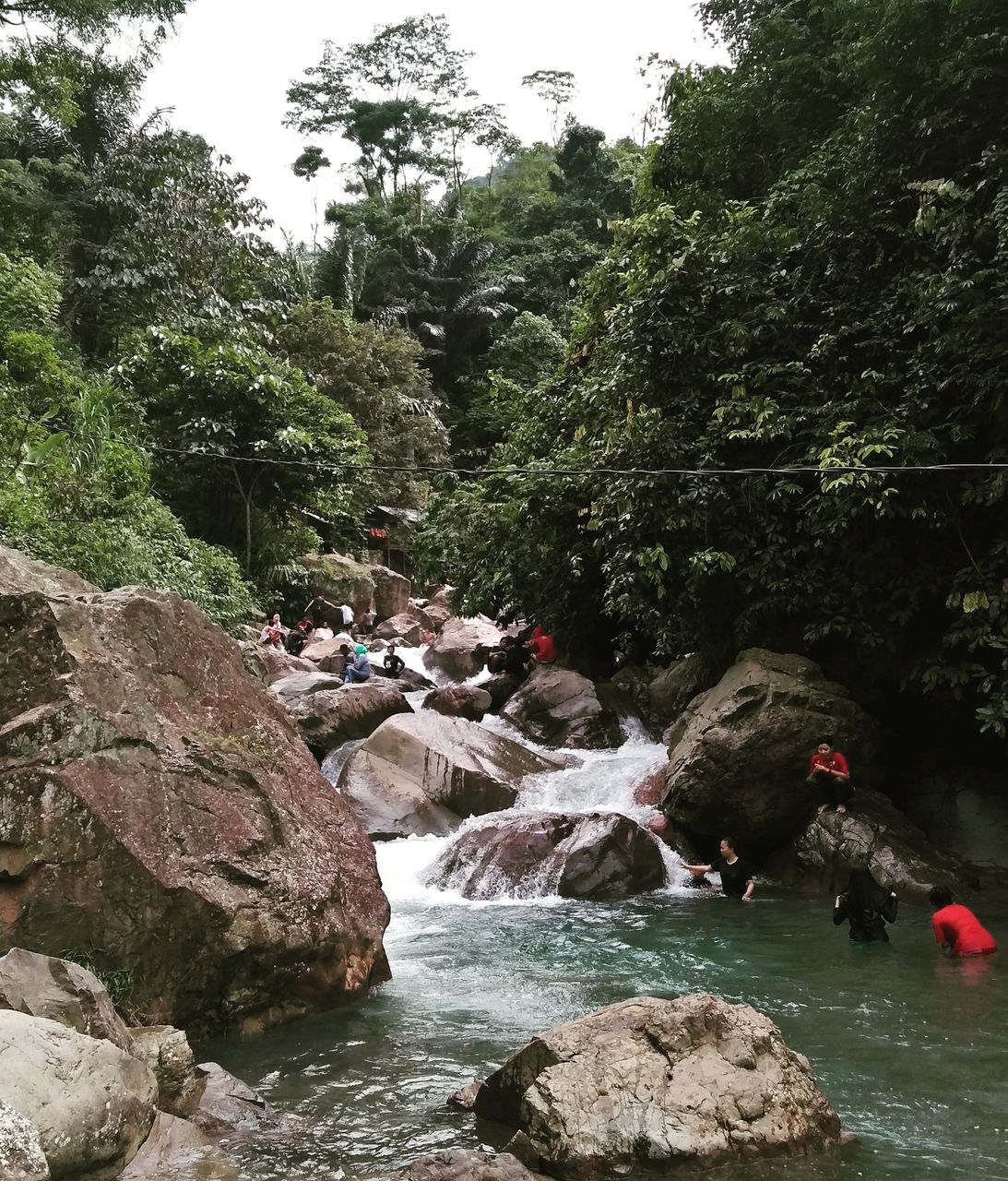 SCENIC VIEW OF ROCKS IN RIVER