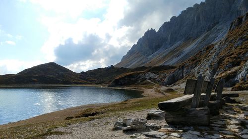 Panoramic view of lake and mountains against sky